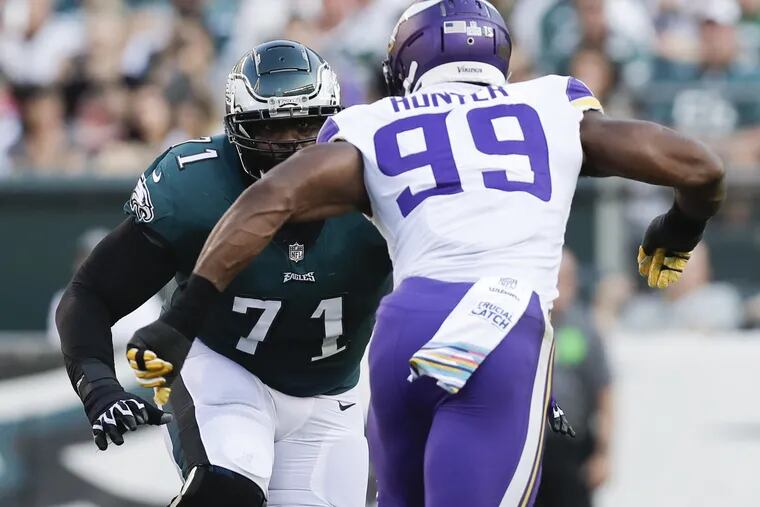 Eagles offensive tackle Jason Peters watches Minnesota Vikings defensive end Danielle Hunter on Sunday, October 7, 2018 in Philadelphia. YONG KIM / Staff Photographer