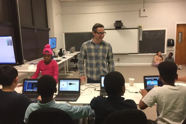 RobustWealth founder Mike Kerins created a tech start-up that allows anyone to set up a robo-adviser to invest in the markets. Here, he is at RobustWealth STEM Lab at the Children’s Day School, in Trenton.