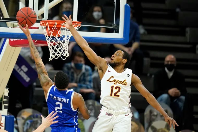 Drake forward Tremell Murphy (2) drives to the basket against Loyola of Chicago guard Marquise Kennedy on Sunday.