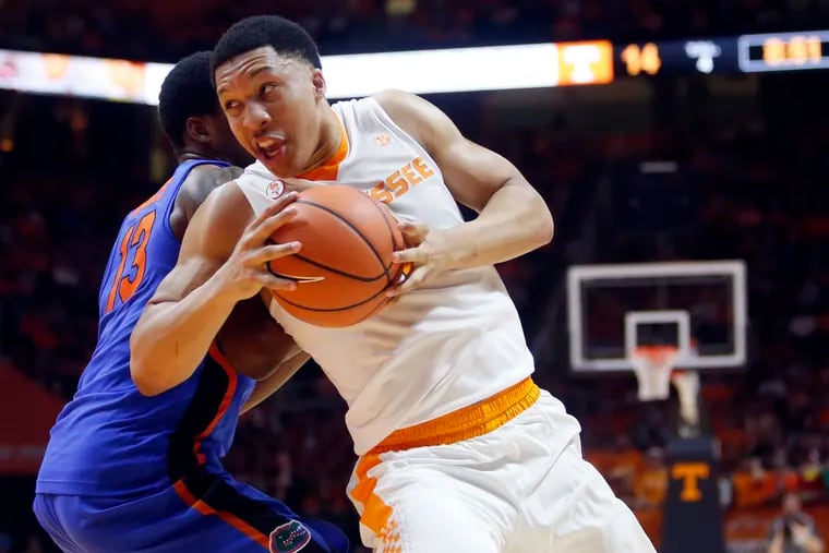 Tennessee forward Grant Williams drives the ball around Florida forward Kevarrius Hayes (13).