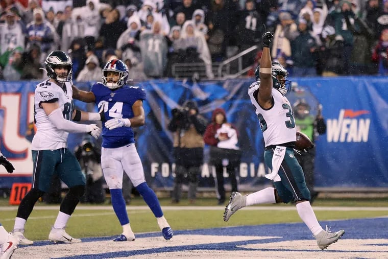 Eagles running back Boston Scott (35) scores a touchdown in the fourth quarter of a game against the New York Giants at MetLife Stadium in East Rutherford, N.J.
