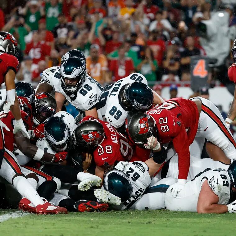 Eagles quarterback Jalen Hurts (1) scored on quarterback sneak in the third quarter against the Tampa Bay Buccaneers on Monday
