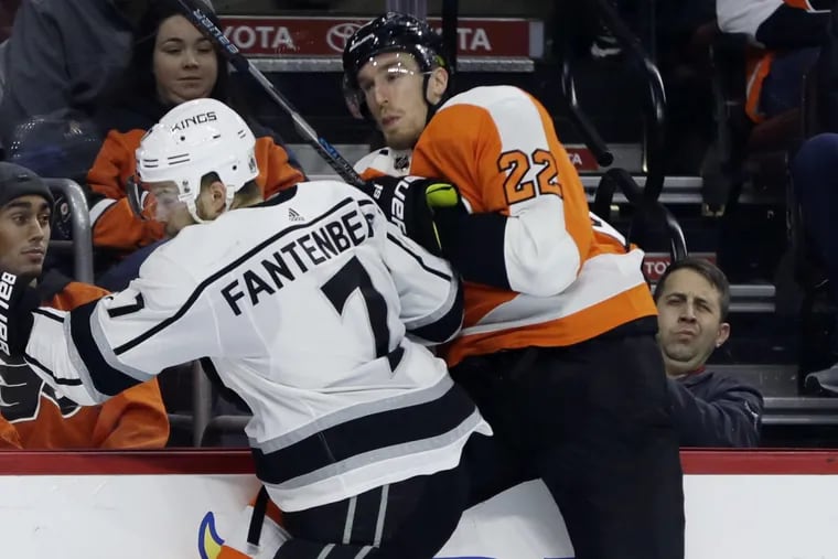 Los Angeles’ Oscar Fantenberg (7) and the Flyers’ Dale Weise collide during the Kings’ 4-1 win Monday.