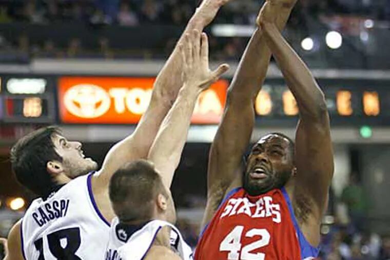 Elton Brand, right, is met at the basket by Sacramento Kings defenders Omri Casspi and Jon Brockman during the first half. (AP Photo/Steve Yeater)