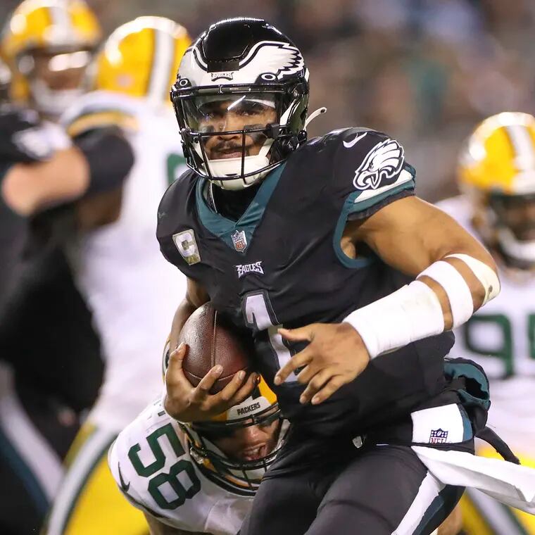Eagles quarterback Jalen Hurts scrambles with the ball during a game against the Green Bay Packers at Lincoln Financial Field on Nov. 27, 2022.