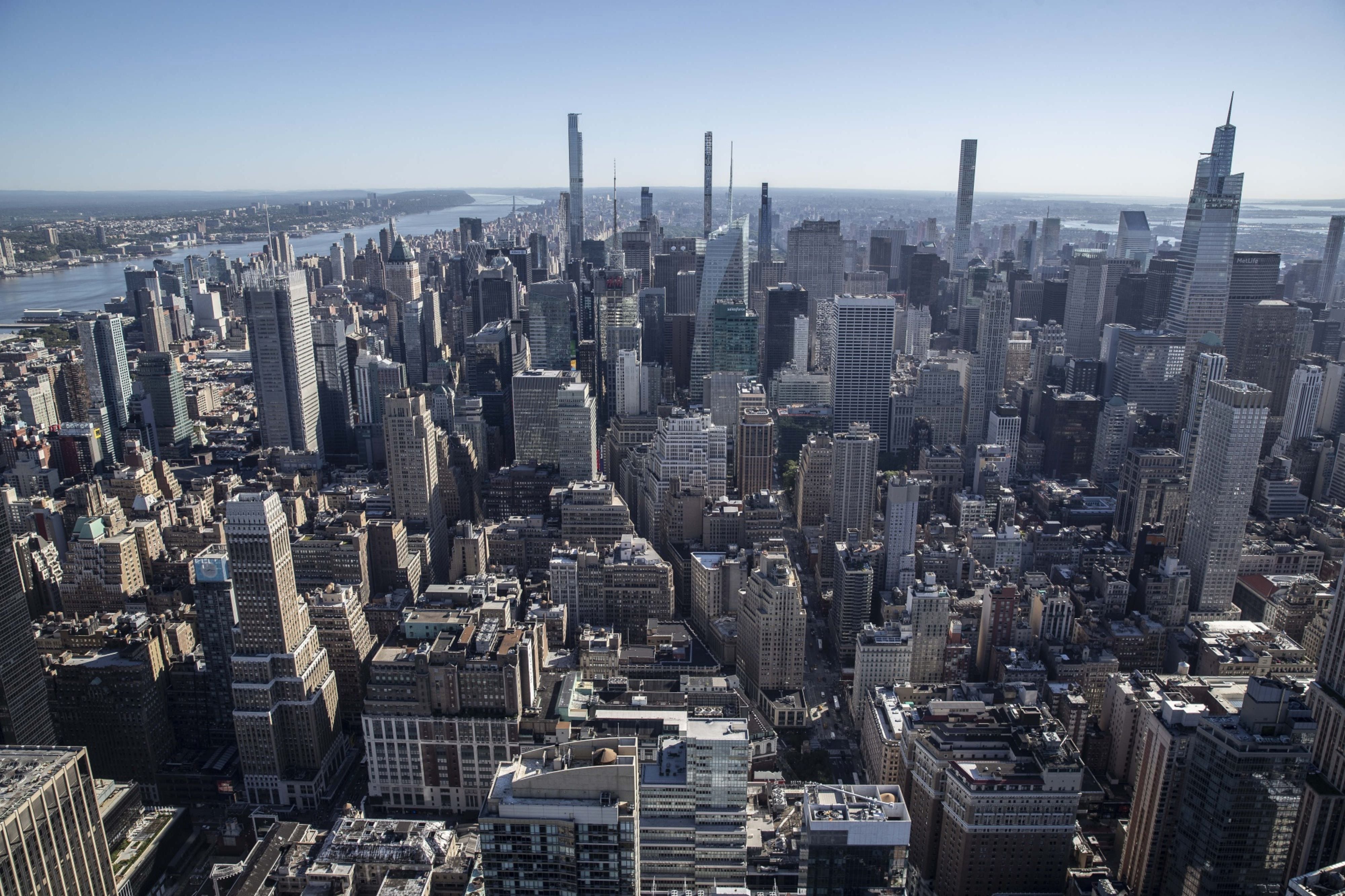 NYC pay transparency law leads to employers posting broad, $100,000 salary  ranges