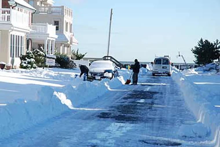 Margate begins digging itself out on Sunday afternoon. (For The Inquirer / Rich Krents)