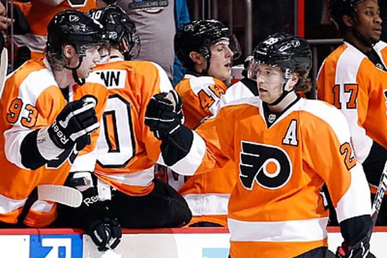 Claude Giroux scored one of the Flyers' four goals against the Maple Leafs on Thursday. (Yong Kim/Staff Photographer)