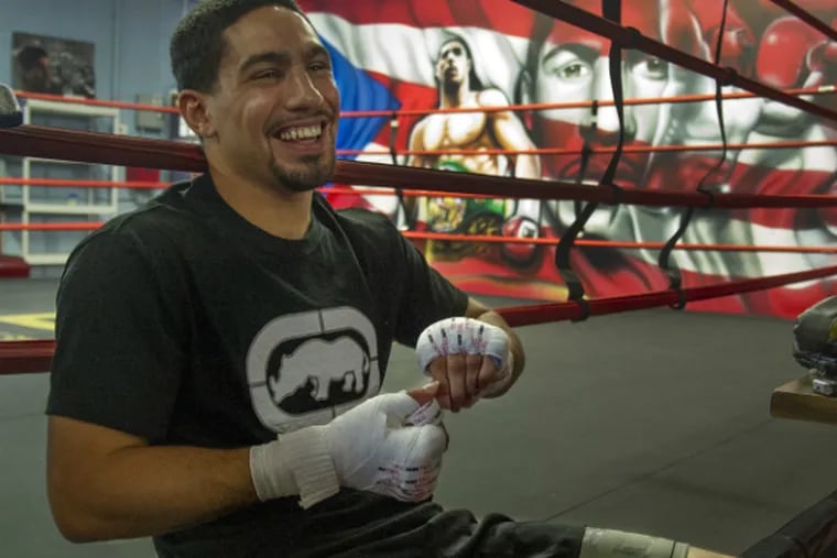 Danny Garcia tapes up his hands before his media session. (Clem Murray / Staff Photographer)
