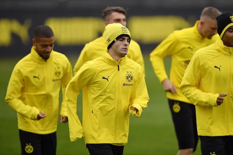 Hershey native Christian Pulisic (center) is missing action for Borussia Dortmund due to a torn calf muscle.