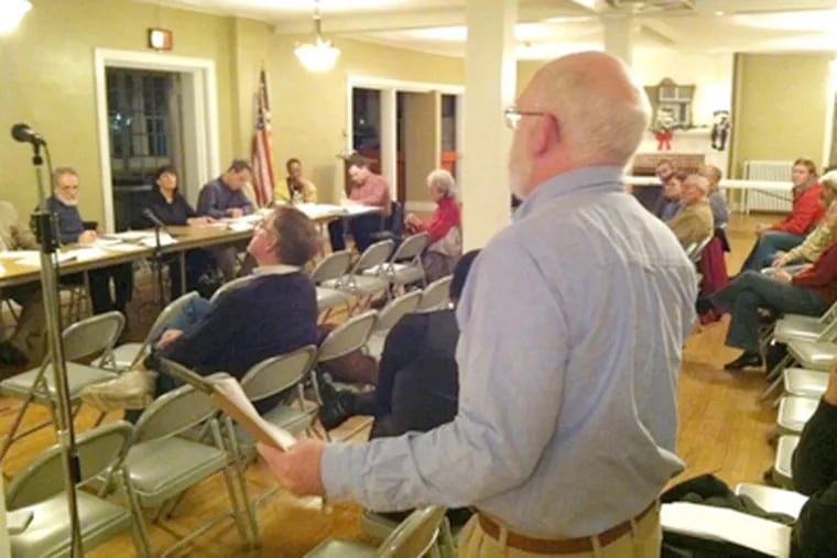 At Tuesday's inaugural consolidation commission meeting, Cherry Hill resident John Tremble asks a question. The panel will hire a consultant to see if merging the two towns makes fiscal and operational sense. (Kevin Riordan / Staff)
