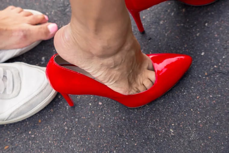 Doctors say shoes with high heels and pointed toes are bad for your feet.