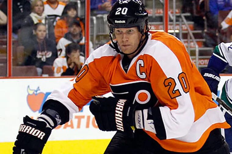 Chris Pronger has missed the Flyers' past six games with a right eye injury. (Yong Kim/Staff file photo)