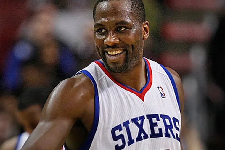 Elton Brand scored 22 points and pulled down nine rebounds in the 76ers' win over the Suns. (Ron Cortes/Staff Photographer)
