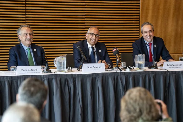 U.S. Soccer Federation president Carlos Cordeiro (center) is a co-chair of North America’s 2026 World Cup bid.