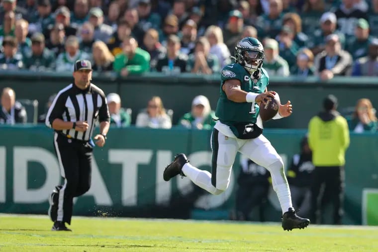 Philadelphia Eagles quarterback Jalen Hurts only gains two yards on the play against the Pittsburgh Steelers at Lincoln Financial Field in Philadelphia on Sunday, Oct. 30, 2022.