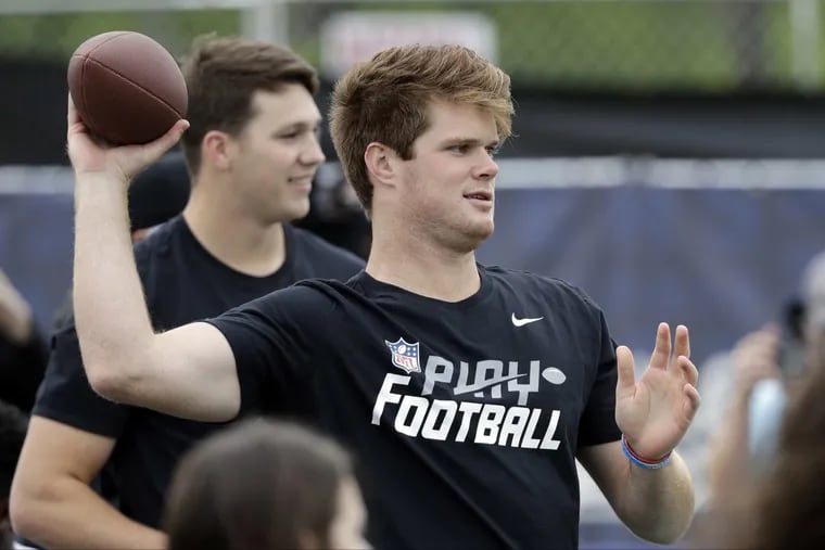 Sam Darnold throwing a pass to participants in a Play Football Clinic on Wednesday in Arlington, Texas. He likely will hear his name called early in the draft.