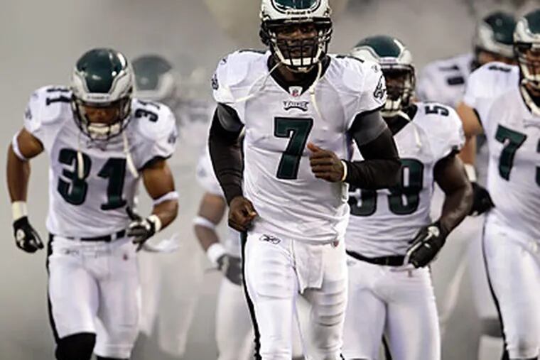 Michael Vick and the Eagles have agreed to a 6-year deal worth $100M. (David Maialetti / Staff Photographer)