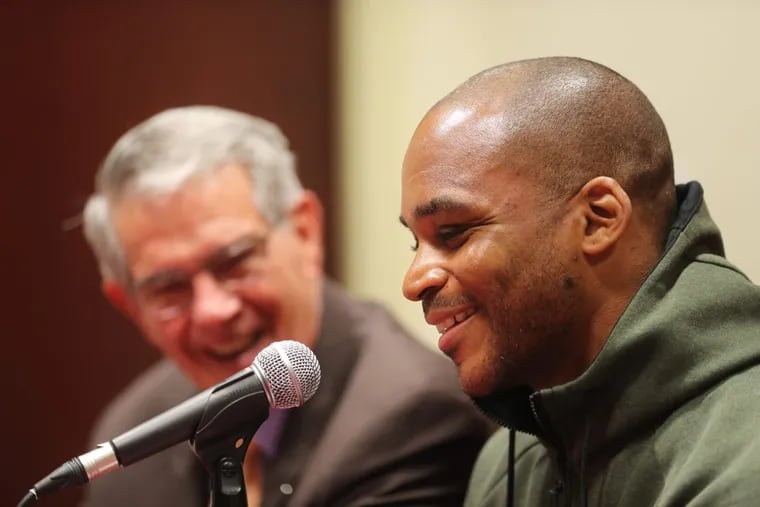 Jameer Nelson sits with outgoing St. Joe’s athletic director Don DiJulia during a Thursday press conference in which Nelson discussed how he was able to finish his coursework.