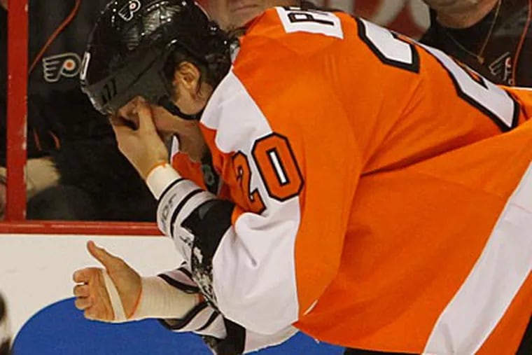 Chris Pronger left Monday's Flyers game after taking a stick to the face and did not return. (Ron Cortes/Staff Photographer)