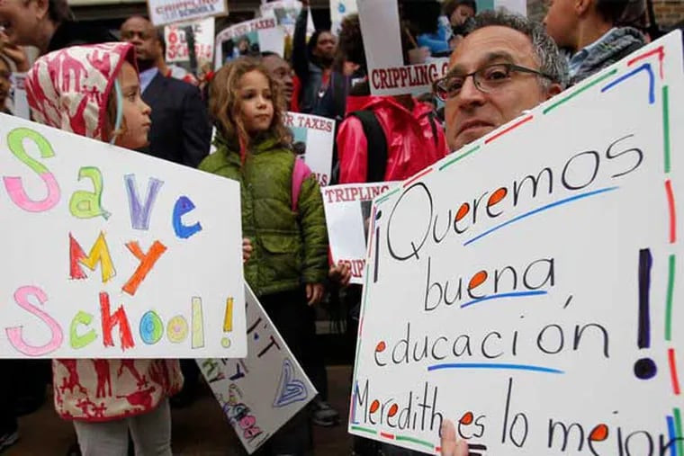 Gary Mintz , a parent with three children at Meredith Elementary, joins other parents, students and staff to protest yesterday outside the Queen Village school. (Alejandro A. Alvarez / Staff Photographer)