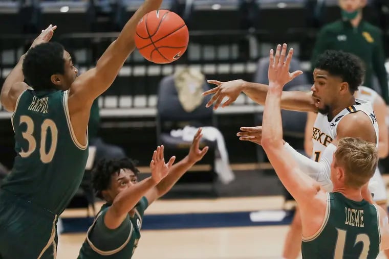 Drexel guard Camren Wynter passes the ball around William & Mary defenders in the first half of a game at Drexel’s Daskalakis Athletic Center in Philadelphia on Saturday, Jan. 16, 2021.