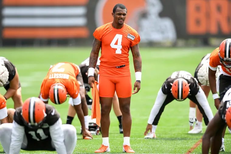 Cleveland Browns quarterback Deshaun Watson warms up during training camp on Thursday.