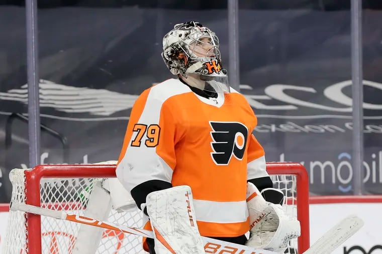 Flyers goaltender Carter Hart struggled last season.
