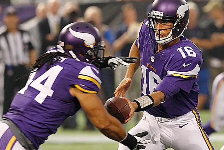 Vikings quarterback Matt Cassel hands the ball off to running back Matt Asiata. (Ann Heisenfelt/AP)
