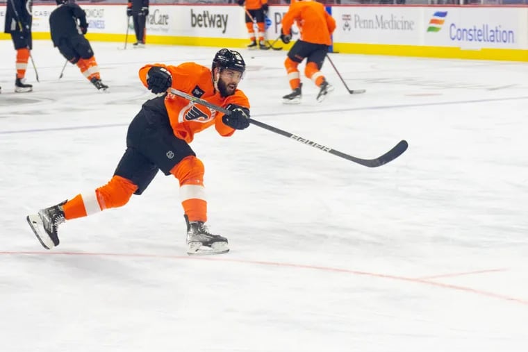 Derick Brassard shoots at Flyers morning skate before they host the Winnipeg Jets on Tuesday, Feb. 1, 2022.