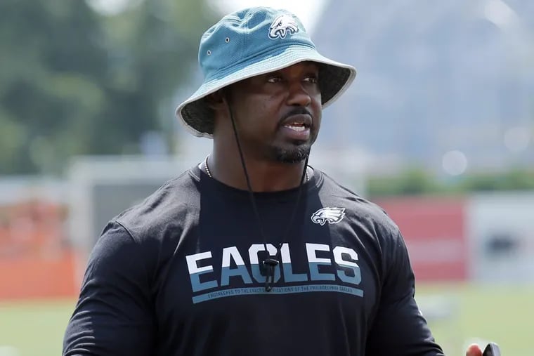 Brian Dawkins has been a resource for Eagles players this season.