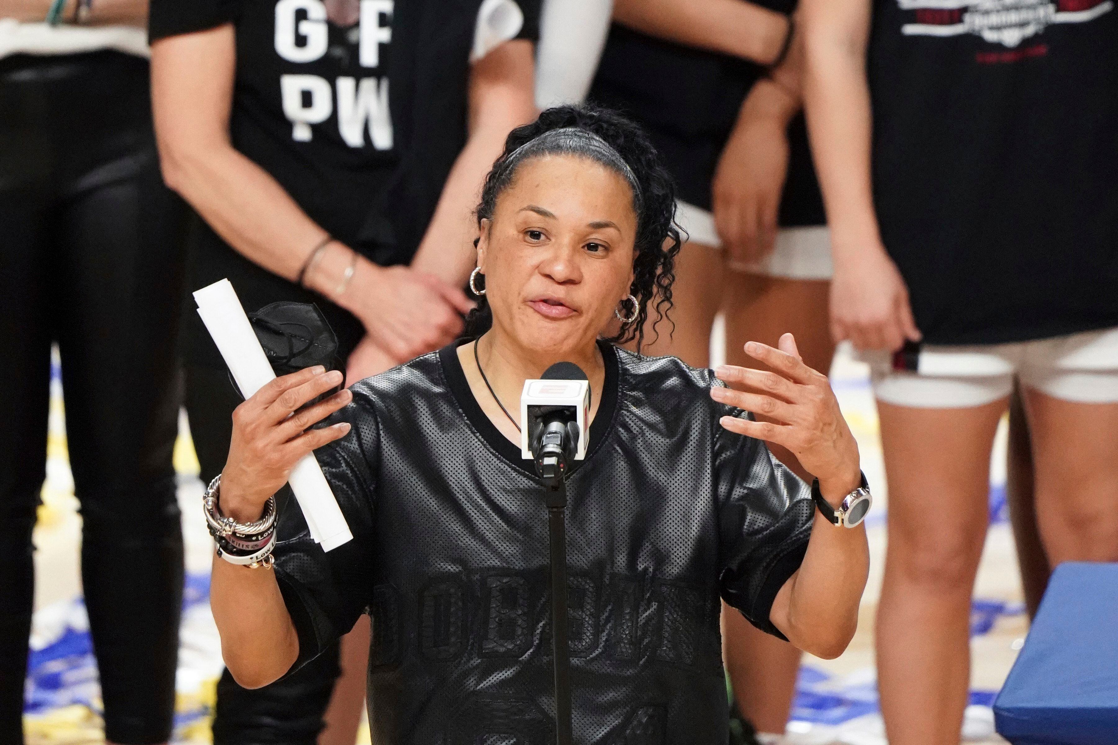 Dawn Staley signs seven-year, $ million extension with South Carolina