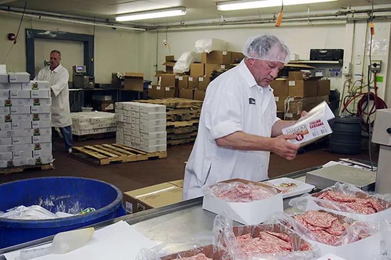 Steve Dalessio packs meat in a soon-to-close packing room on July 7, 2014.( AKIRA SUWA  /  Staff Photographer )