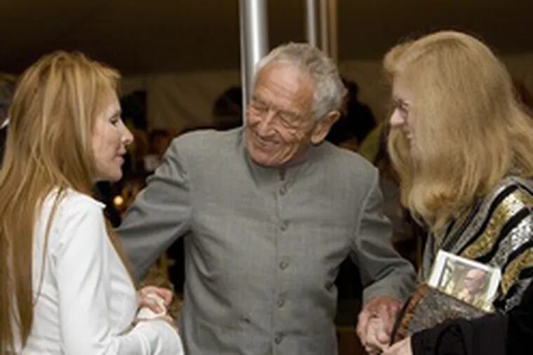 Artist Andrew Wyeth talks with Toni Weymouth (left), daughter-in-law of the evening&#0039;s honoree, and paintings conservator Joyce Hill Stoner.