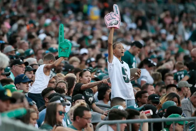 The Eagles' only open practice also honored local military.