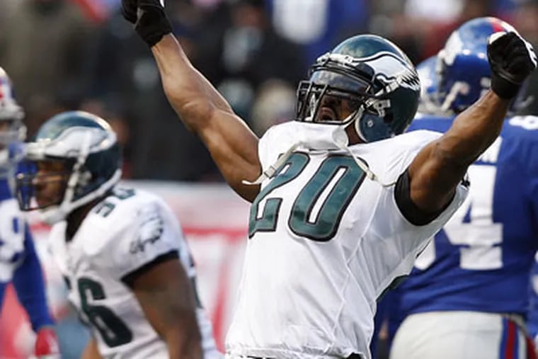 Brian Dawkins will make his return Sunday when the Eagles play host to the Broncos. (David Maialetti / Staff Photographer)