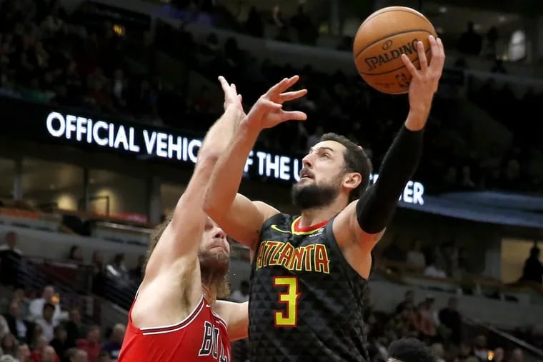 Hawks reserve Marco Belinelli (3) shoots over Bulls center Robin Lopez during the second half Thursday in Chicago.
