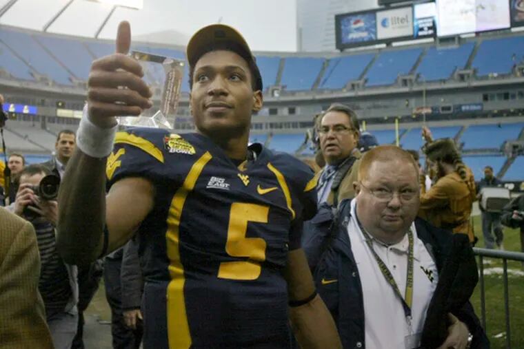 West Virginia quarterback Pat White gives the thumbs-up after the Mountaineers&#0039; 31-30 win in the Meineke Bowl.