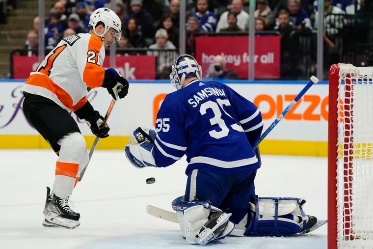 Tavares scores hat trick as Maple Leafs beat Flyers to snap 4-game skid