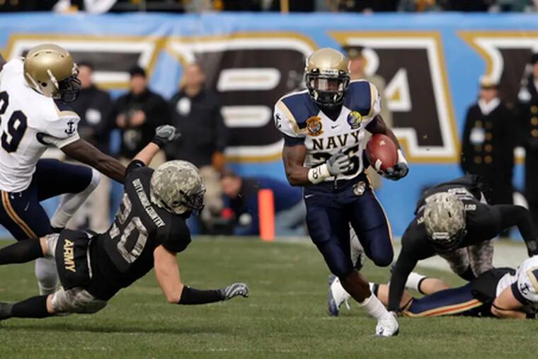 Navy&#0039;s Shun White opens up the scoring with a 65-yard touchdown run against Army early in the first quarter.
