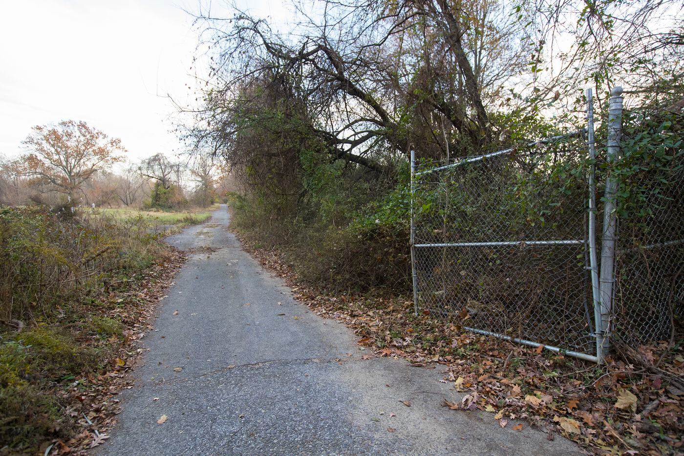 Suburban Philly town's residents pack EPA landfill meeting citing fears