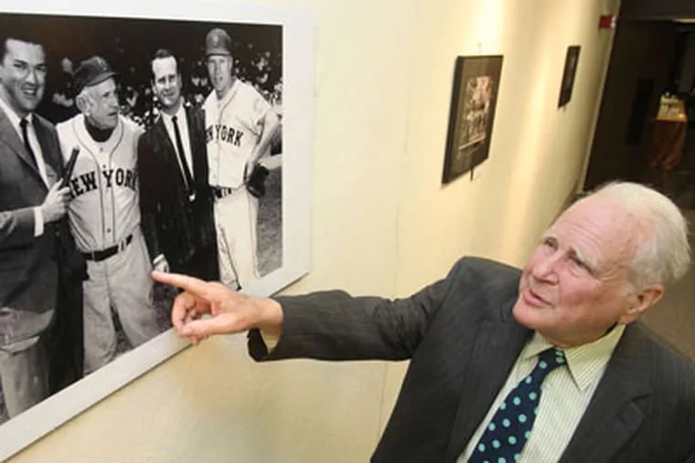 Broadcast pioneer Lew Klein points to an image of himself sandwiched between N.Y. Mets Casey Stengel and Richie Ashburn. (Charles Fox / Staff Photographer)