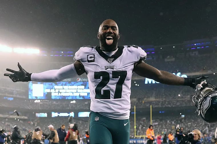 Malcolm Jenkins celebrates the Eagles' late-season win over the Giants. He signed with the Saints after six seasons in Philadelphia.
