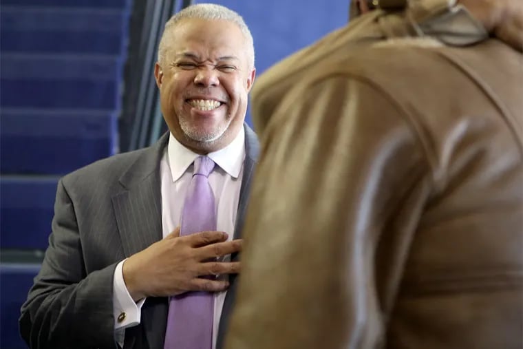 Anthony Williams talks to State Rep Dwight Evans (D) at a mayoral forum in Philadelphia on Saturday, February 28, 2015. (STEPHANIE AARONSON/ Staff photographer)