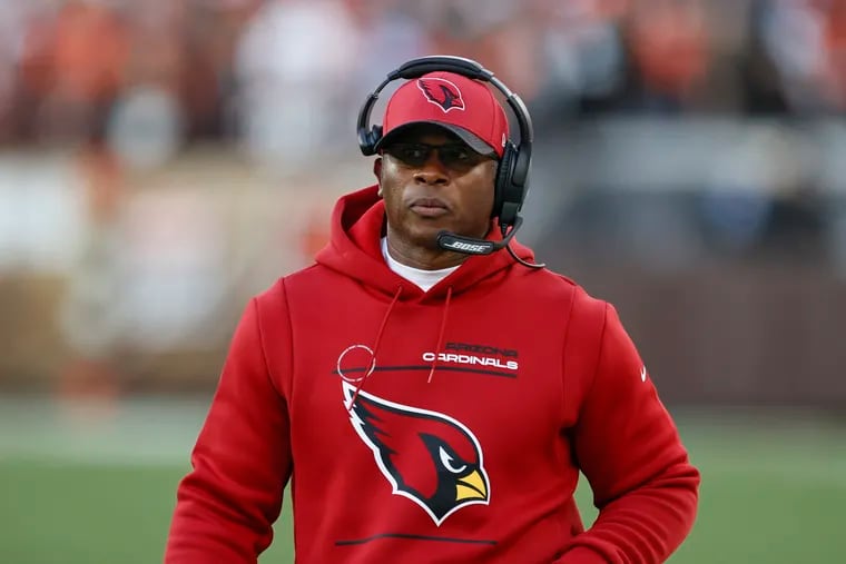 Vance Joseph in his role as defensive coordinator for the Arizona Cardinals in 2021.