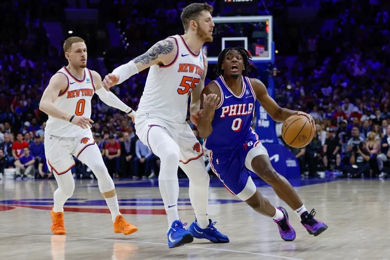 Sixers Tyrese Maxey drives to the basket against Knicks Isaiah Hartenstein during the first quarter.