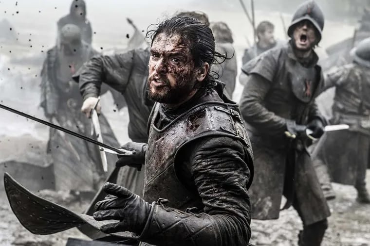 Kit Harington portrays Jon Snow in a scene from "Game of Thrones."  (Helen Sloan/HBO vía AP)