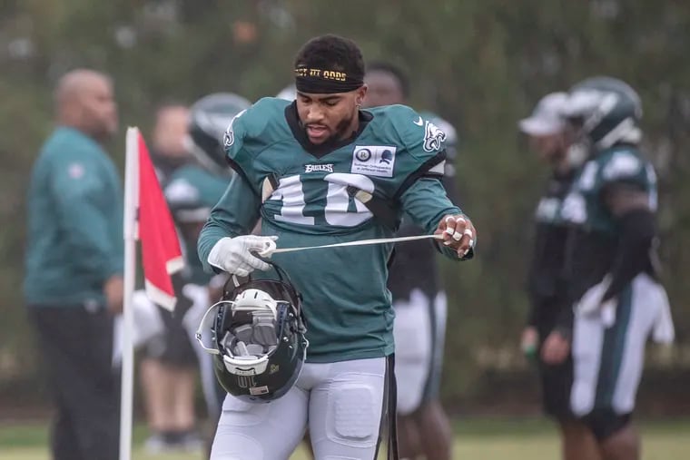 DeSean Jackson tapes his fingers at practice at the NovaCare Complex on Wednesday.