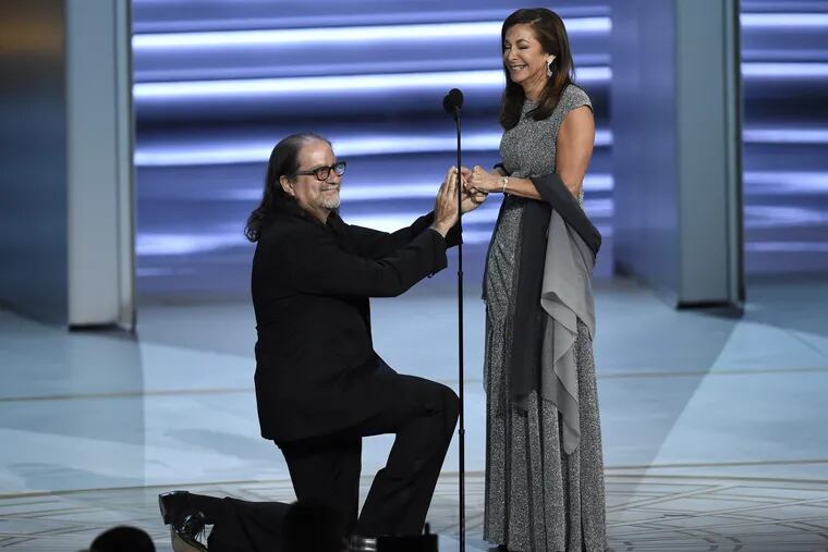 Glenn Weiss proposes to Jan Svendsen at the 70th Primetime Emmy Awards.