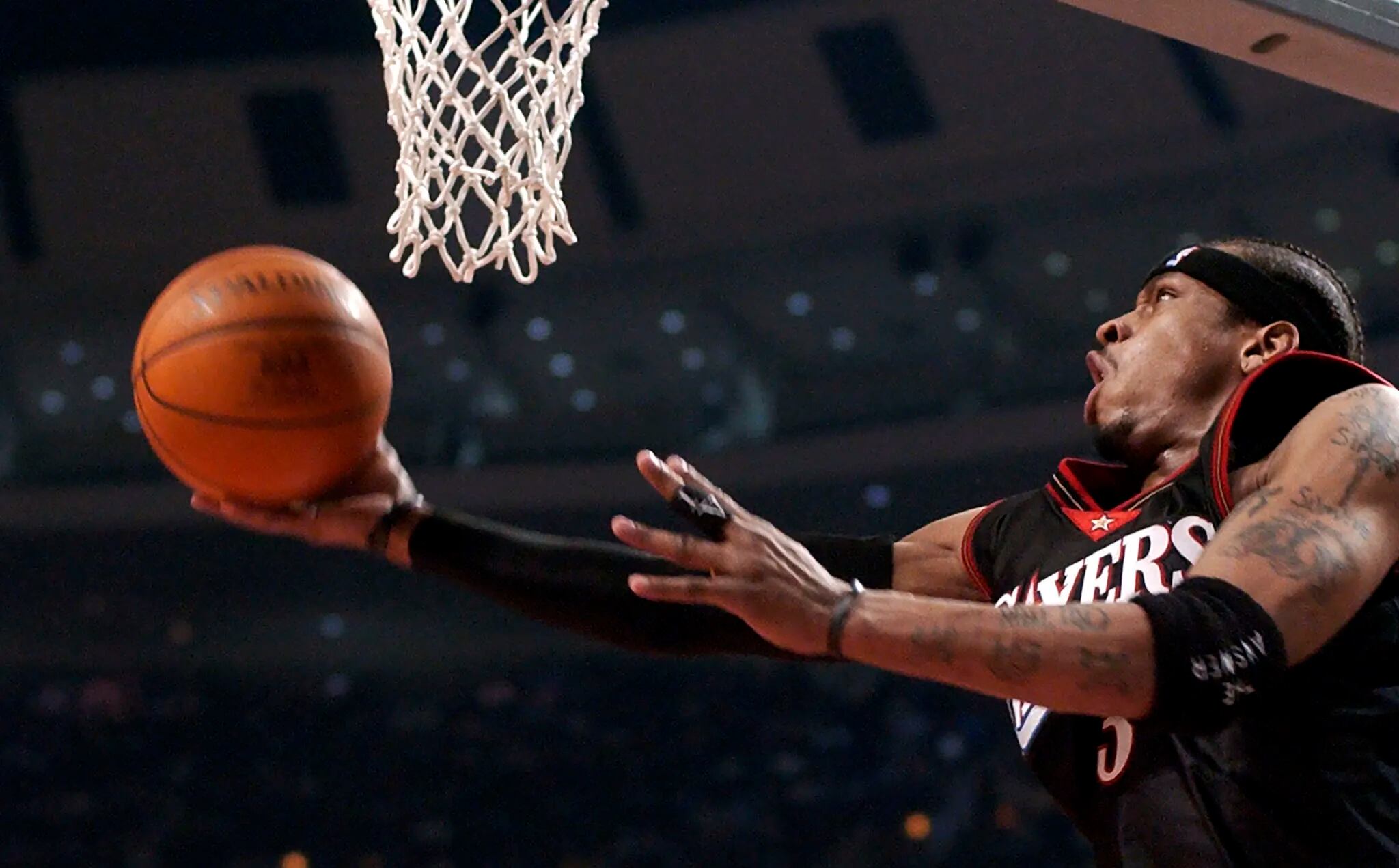 allen iverson sixers dunk